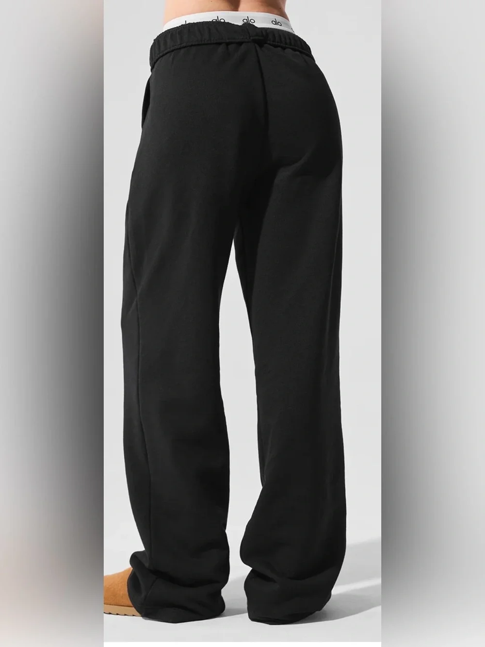 NWT ALO Yoga Accolade Straight Leg Sweatpant – Black – Size L